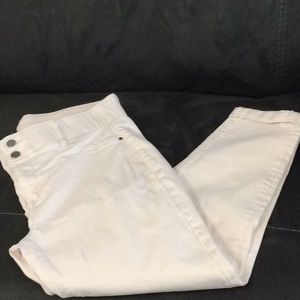 Women’s APT 9 cuffed Capri jeans